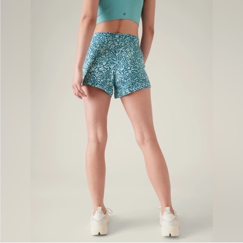 NWT ATHLETA Balance 4” Pull On SHORTIE Active Lounge SHORTS Nirvana Leopard $59 - Picture 4 of 12